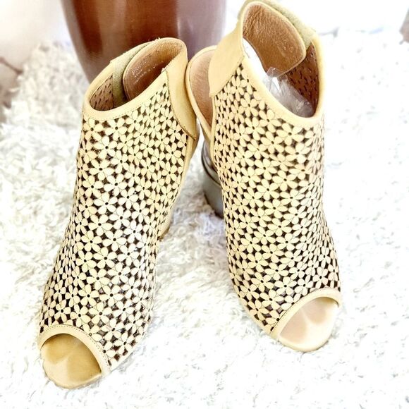 Jeffrey Campbell shoes    - Picture 3 of 8